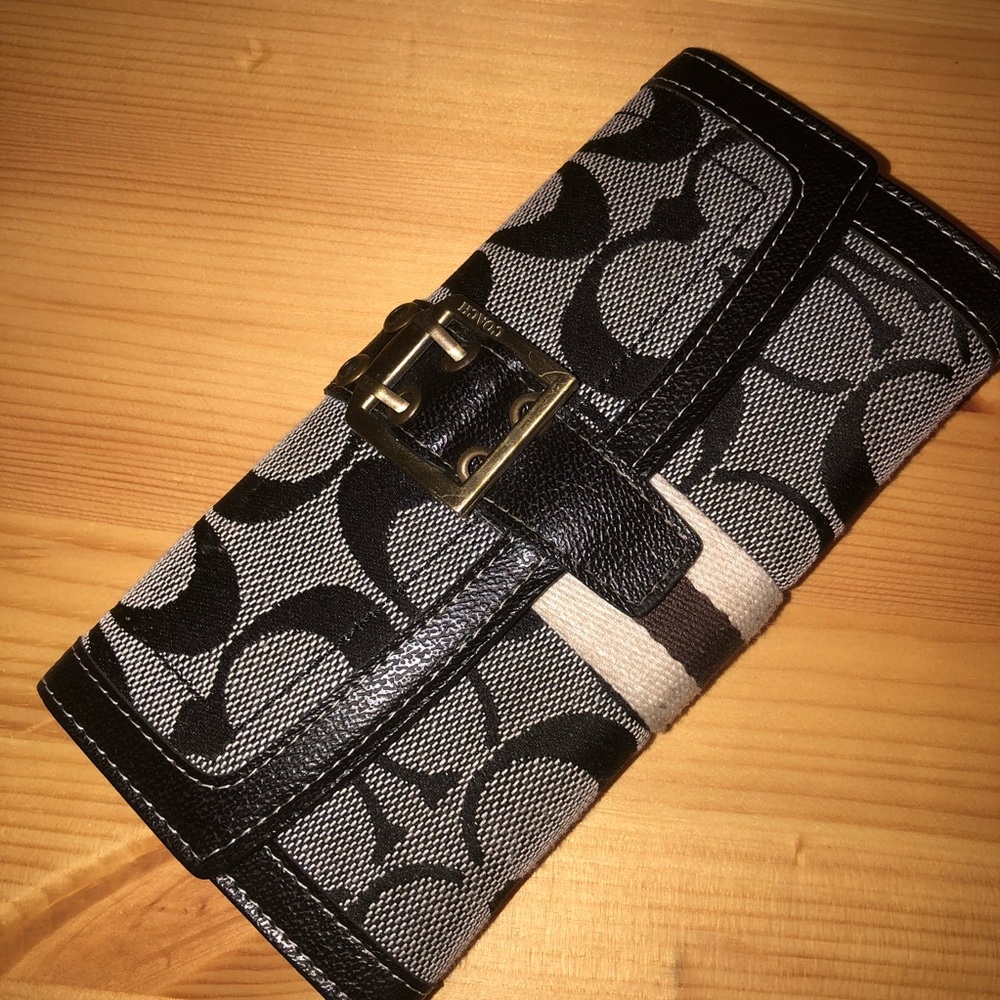PRICE DROP ! Coach Wallet!
